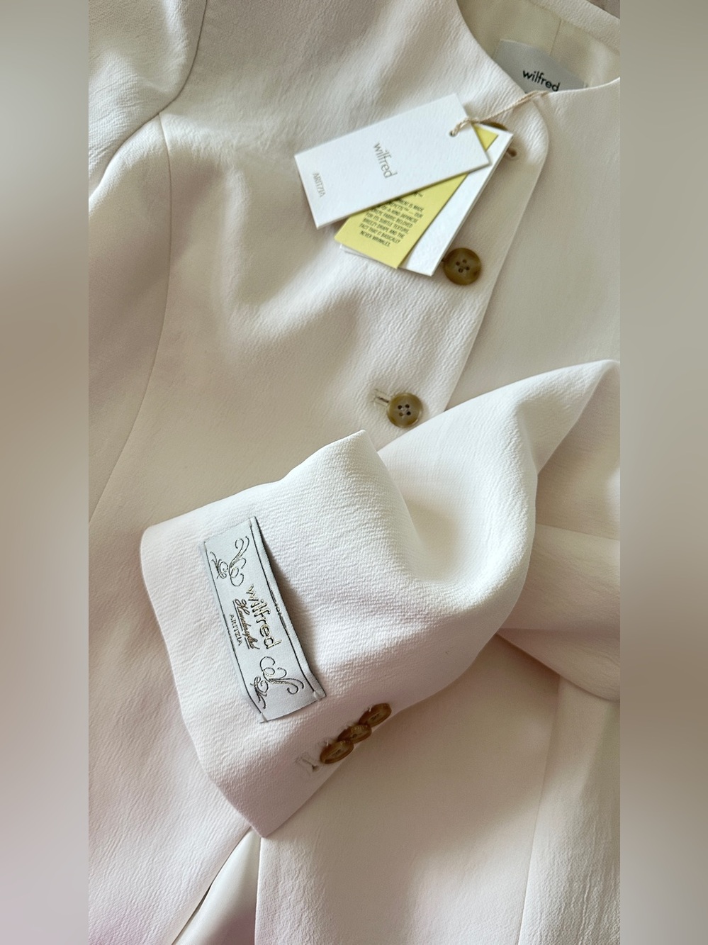 Aritzia Regal Blazer crepette size 10 NWT light birch - Picture 9 of 9